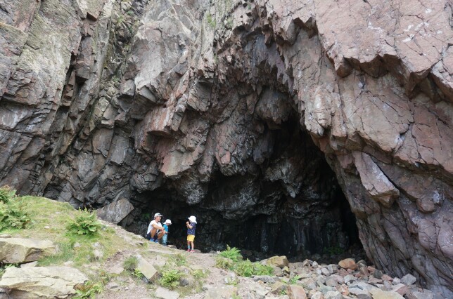 Grottexpedition på Kullen. 
